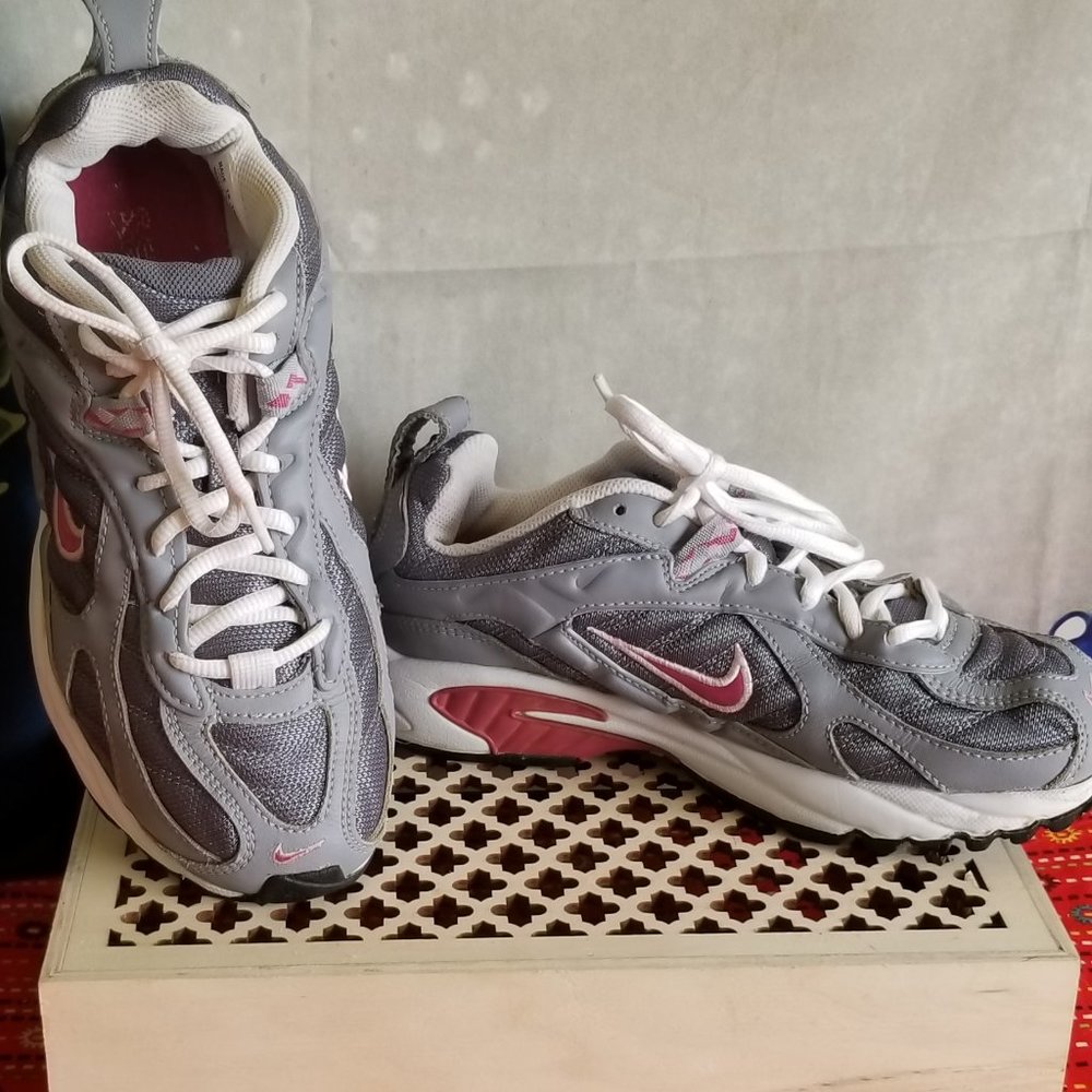 Nike Gray with Mauve Swoosh Women's Sneaks 7